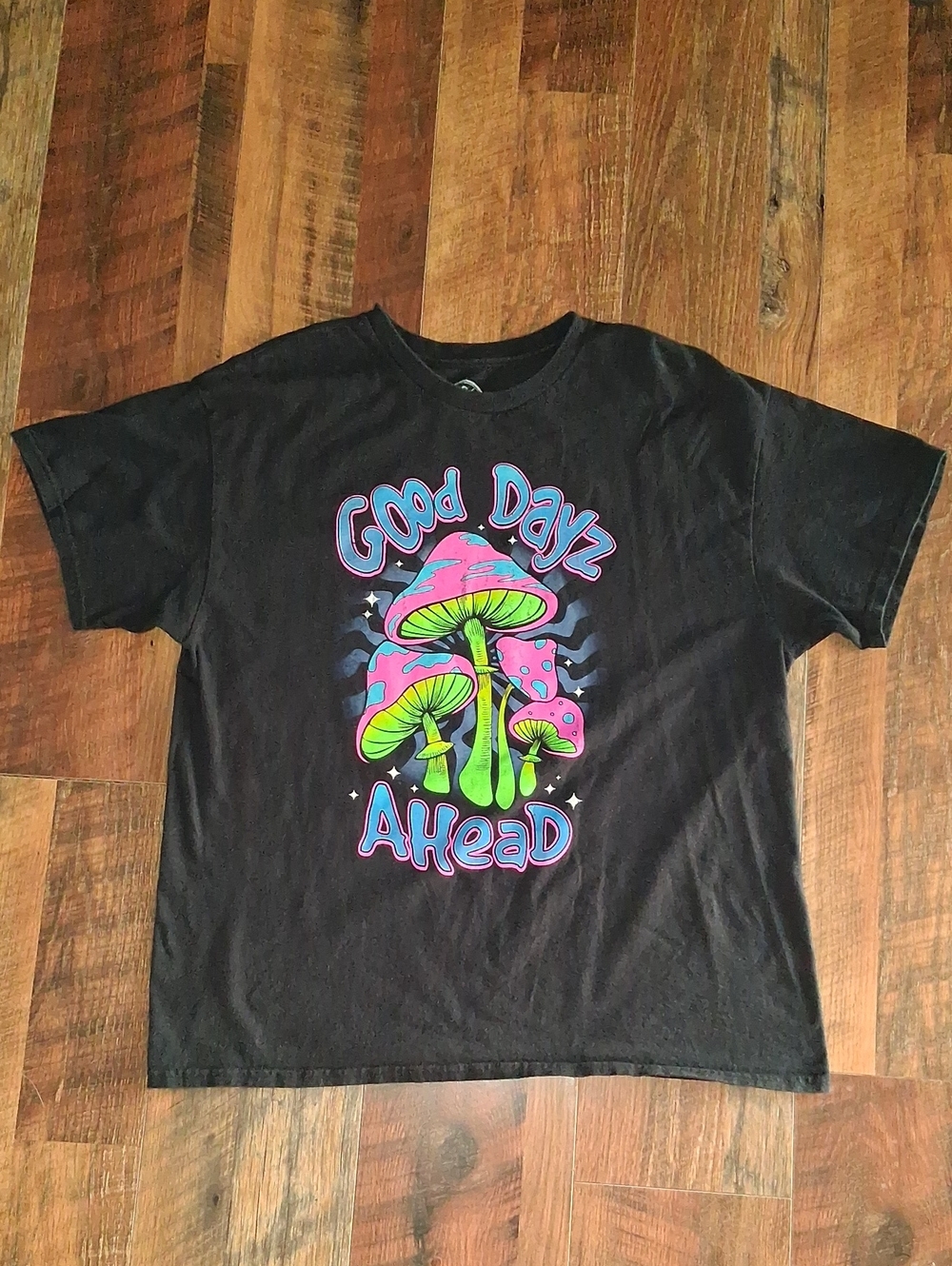 DOM "GOOD DAYZ AHEAD" Mushroom Graphic Tee